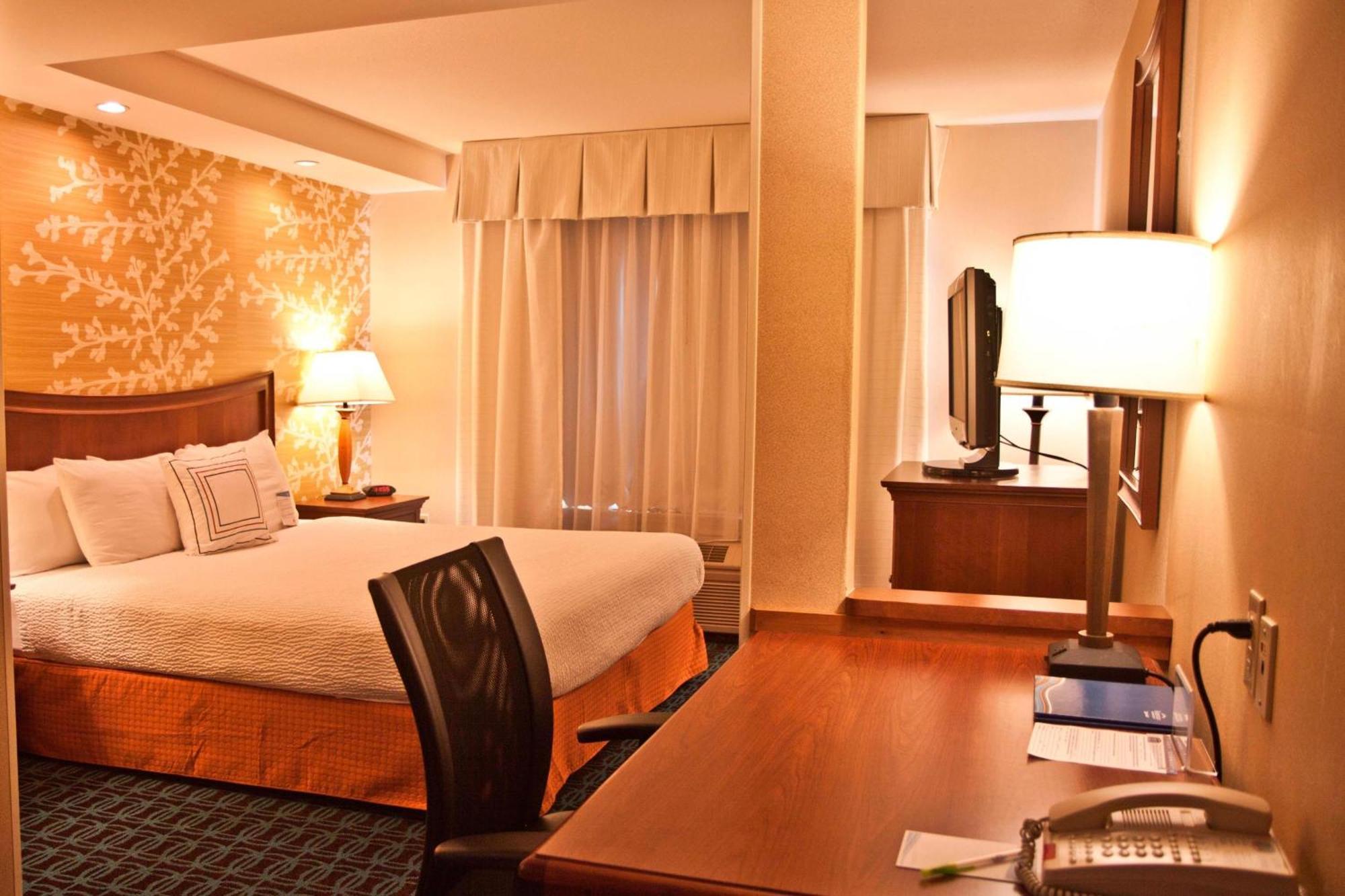 Hotel Country & By Radisson, Modesto-salida