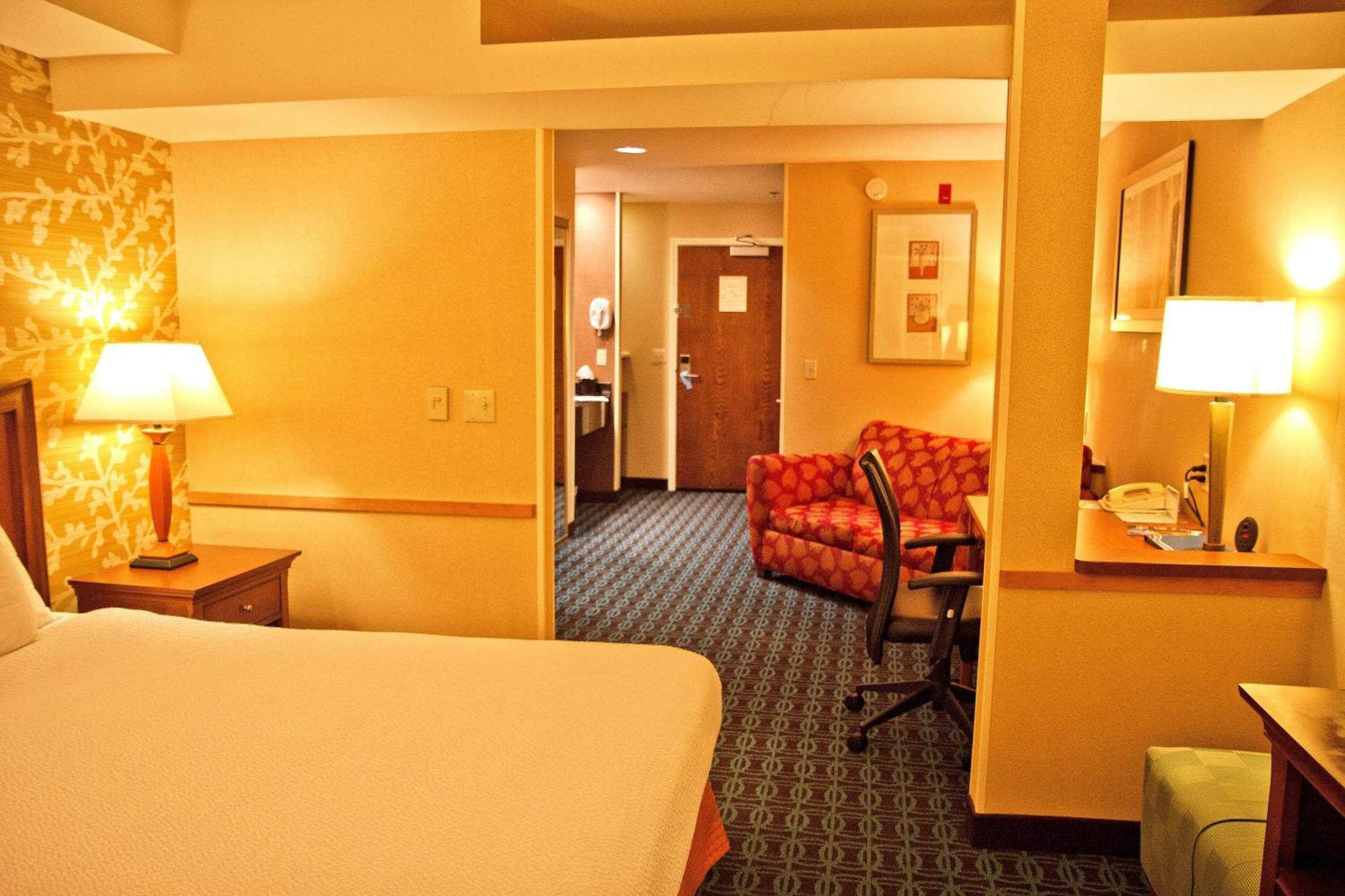 Country & By Radisson, Modesto-salida 3*