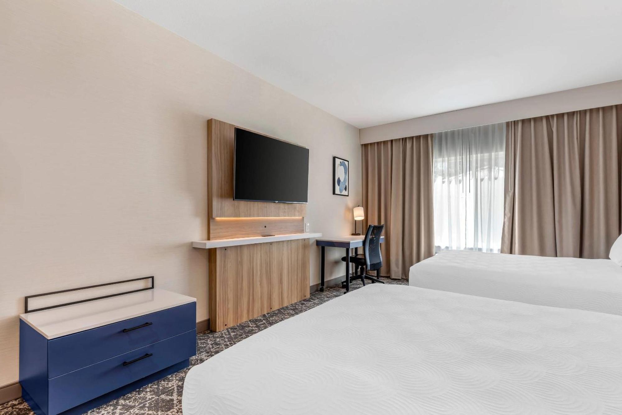 Country & By Radisson, Modesto-salida 3*