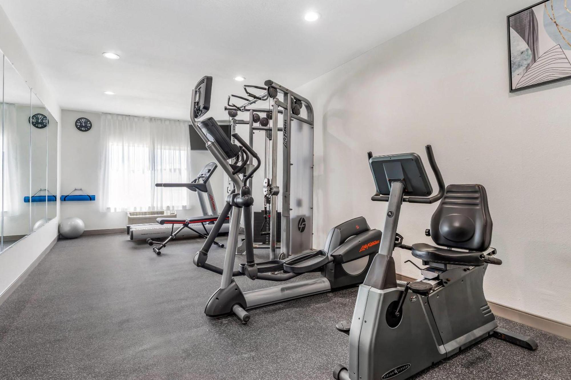 Country & By Radisson, Modesto-salida 3*