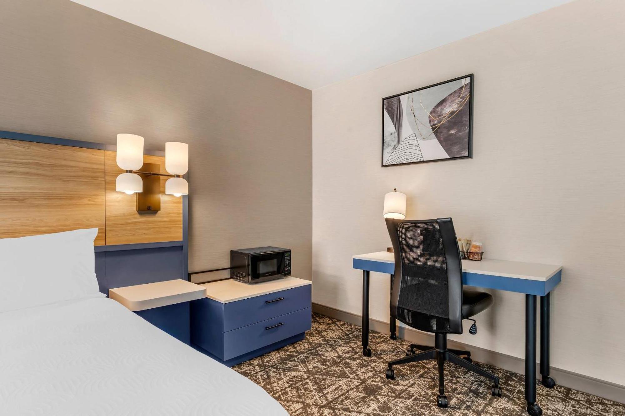 Hotel Country & By Radisson, Modesto-salida