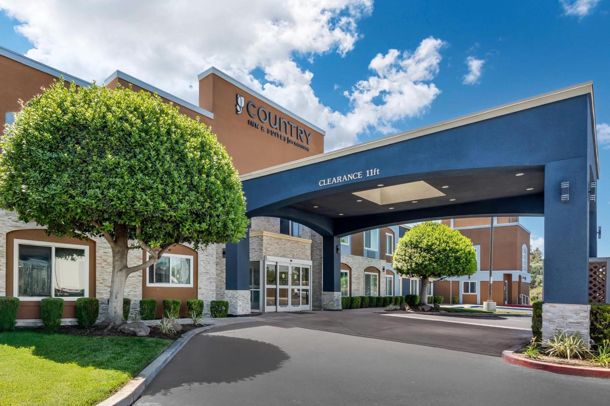 Country & By Radisson, Modesto-salida 3*