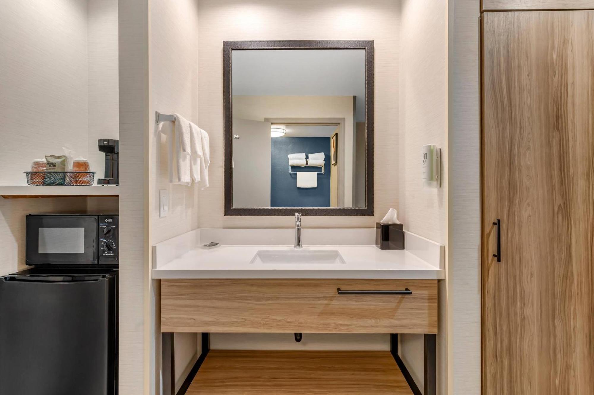 Hotel Country & By Radisson, Modesto-salida