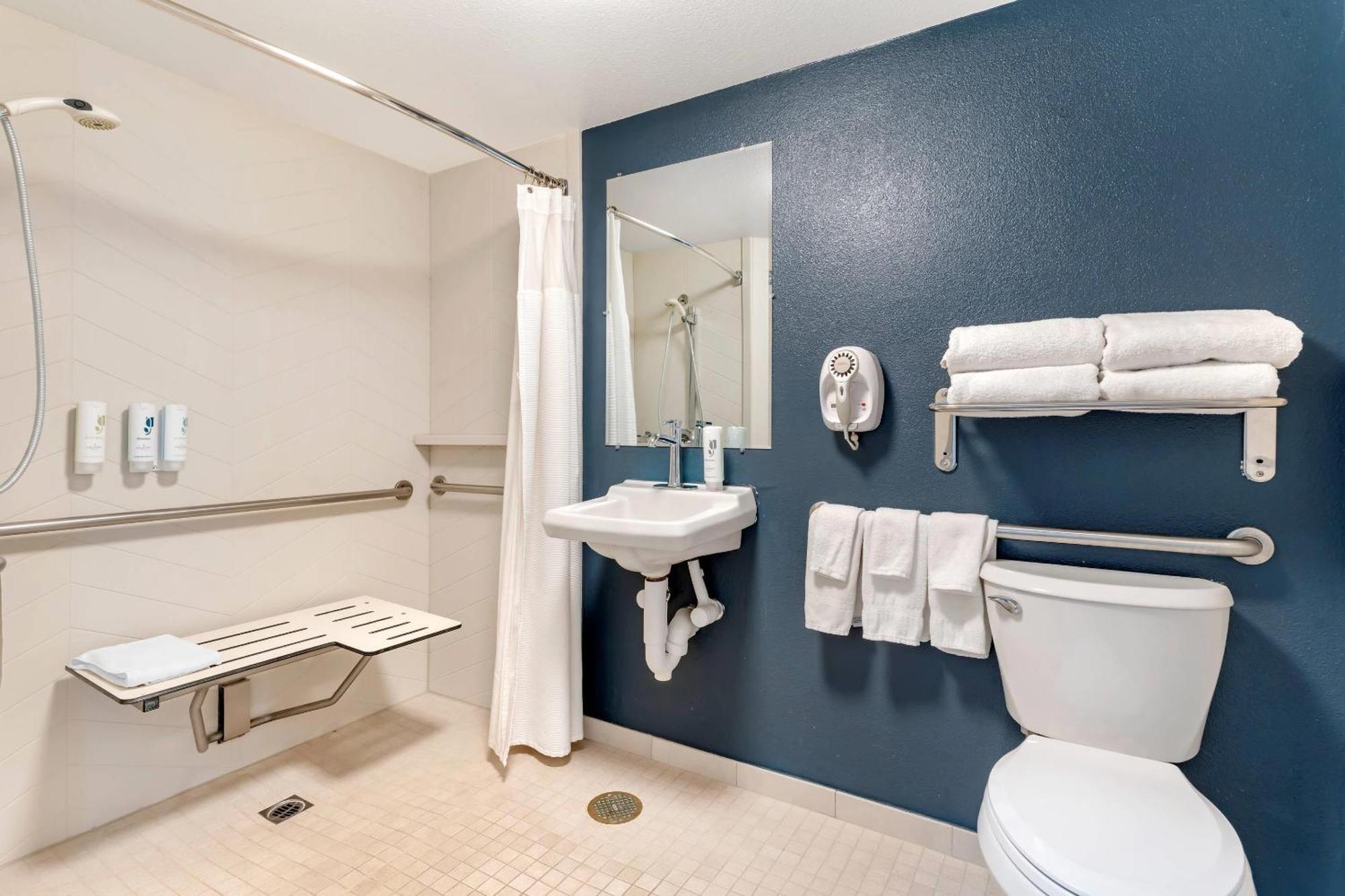 Country & By Radisson, Modesto-salida 3*